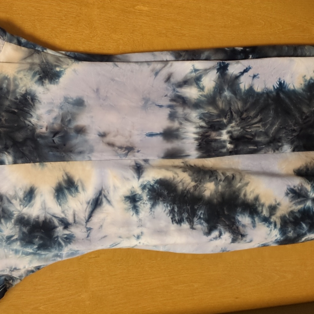 See You Monday Tie-Dye Dress - Body Skimming - Hour Glass - Lightweight - EUC - Picture 8 of 11